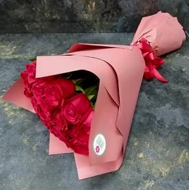 Букет из 25 красных роз Эксплорер 70см