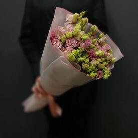 Букет из 13 розовых эустом