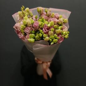 Букет из 13 розовых эустом