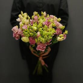 Букет из 11 розовых эустом