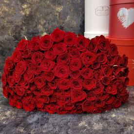 Букет из 101 красной розы Гран При 70см