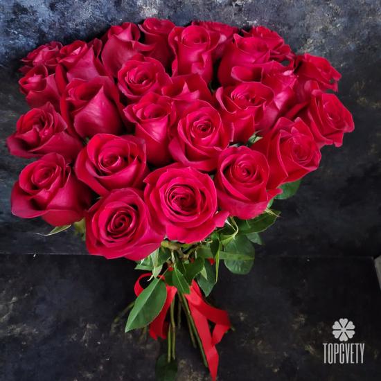 Букет из 25 красных роз Фридом
