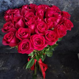 Букет из 25 красных роз Фридом