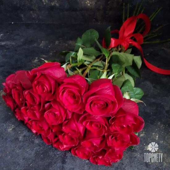 Букет из 25 красных роз Фридом