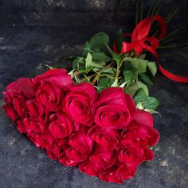 Букет из 25 красных роз Фридом