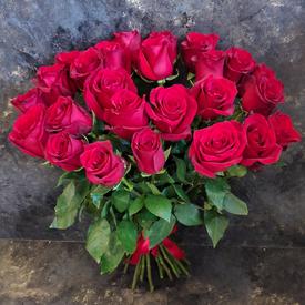 Букет из 21 красной розы Эксплорер 70см