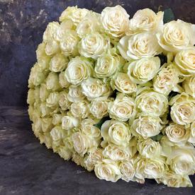 Букет из 75 белых роз Мондиаль 70см
