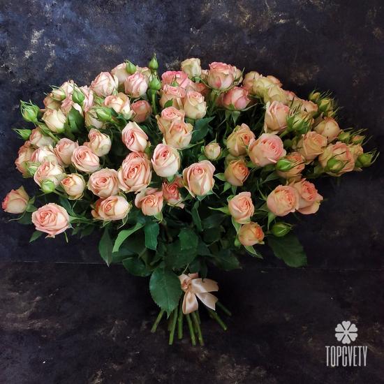 Букет из 21 кремовой кустовой розы 50см