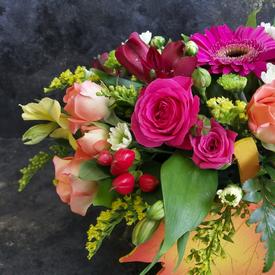 Букет из кустовых роз и гербер