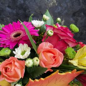 Букет из кустовых роз и гербер