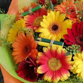 Букет из 15 гербер микс