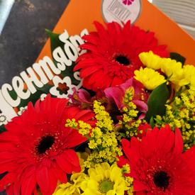 Букет из гербер и хризантем