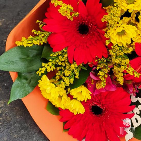 Букет из гербер и хризантем