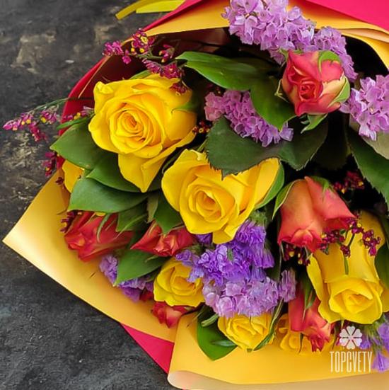 Букет из роз и лимониума