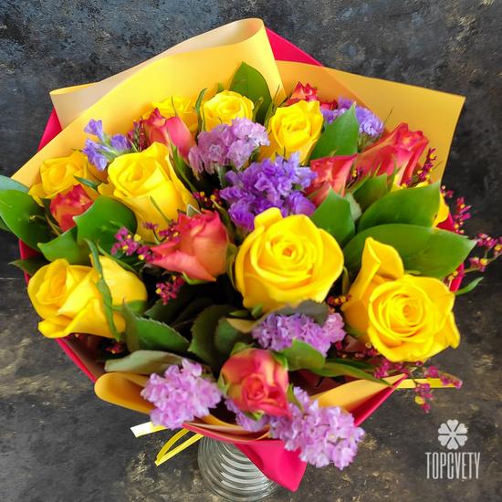 Букет из роз и лимониума