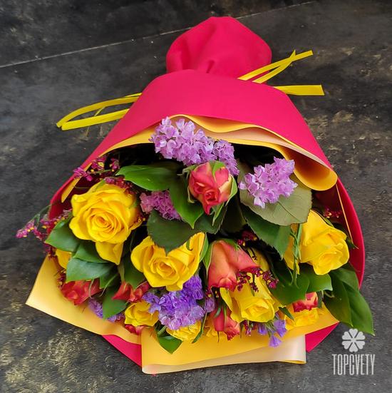 Букет из роз и лимониума