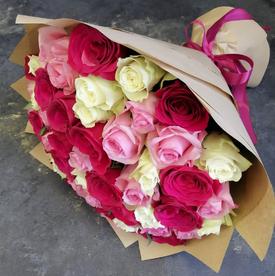 Букет из 51 розы в крафте 40см