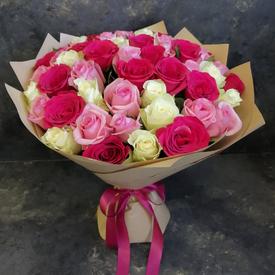 Букет из 51 розы в крафте 40см