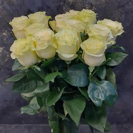 Букет из 13 белых роз Мондиаль 70см