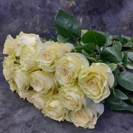 Букет из 15 белых роз Мондиаль 70см