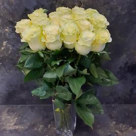 Букет из 17 белых роз Мондиаль 70см