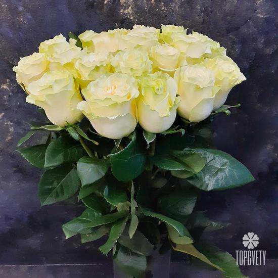 Букет из 19 белых роз Мондиаль 70см