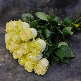 Букет из 19 белых роз Мондиаль 70см