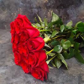 Букет из 19 красных роз Эксплорер 70см