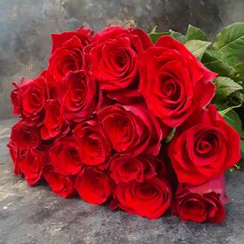 Букет из 19 красных роз Эксплорер 70см