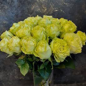 Букет из 25 желтых пионовидных роз Лимонад 50см
