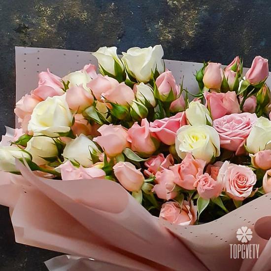 Букет из 25 кустовых роз 50см