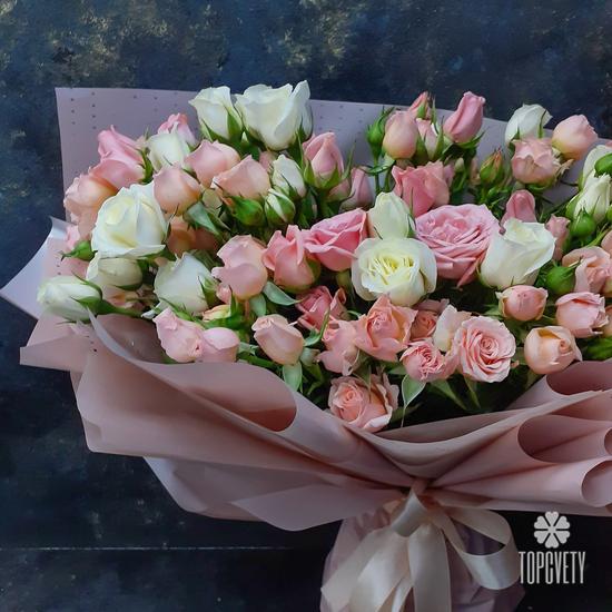 Букет из 25 кустовых роз 50см