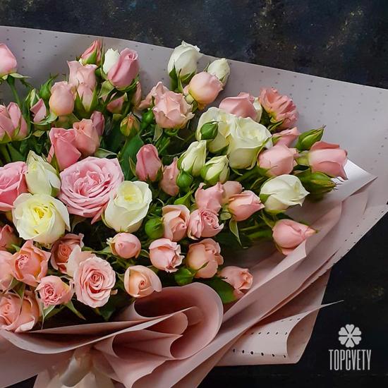 Букет из 25 кустовых роз 50см