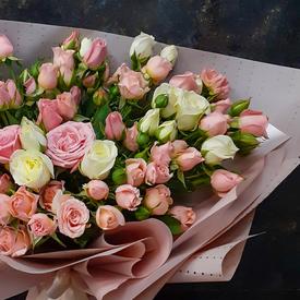 Букет из 25 кустовых роз 50см