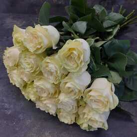 Букет из 21 белой розы Мондиаль 70см