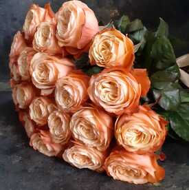 Букет из 23 пионовидных роз Кахала 60см