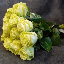 Букет из 17 роз Лимонад 50см