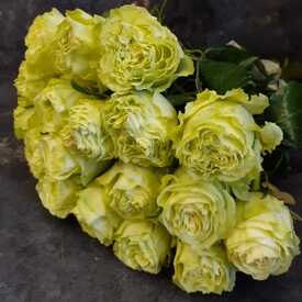 Букет из 17 роз Лимонад 50см