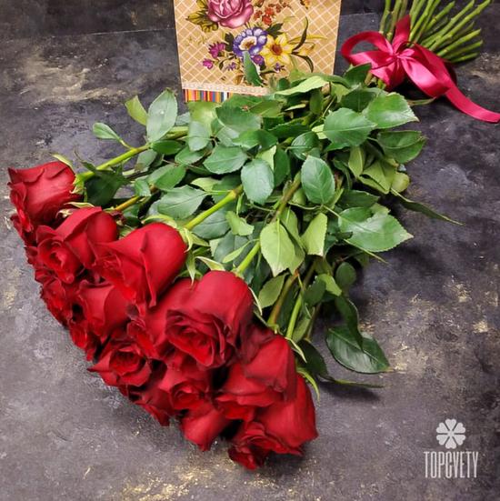 Букет из 17 красных роз Эксплорер 70см