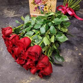 Букет из 17 красных роз Эксплорер 70см