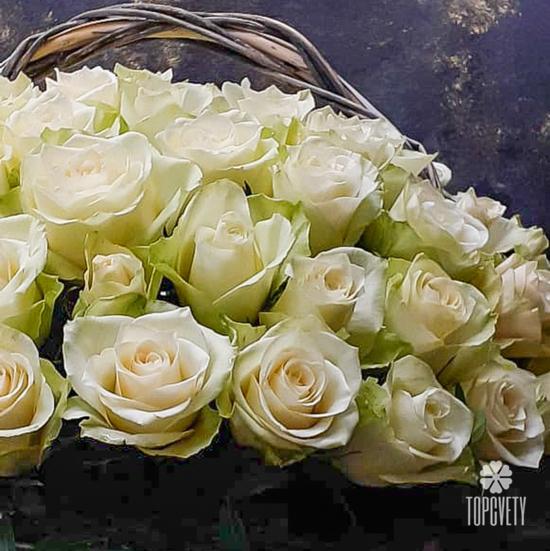 Букет из 101 белой розы в корзине