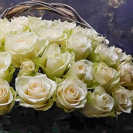 Букет из 101 белой розы в корзине