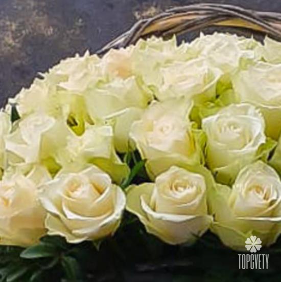 Букет из 101 белой розы в корзине