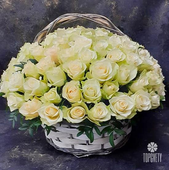 Букет из 101 белой розы в корзине