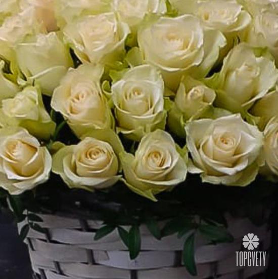 Букет из 101 белой розы в корзине