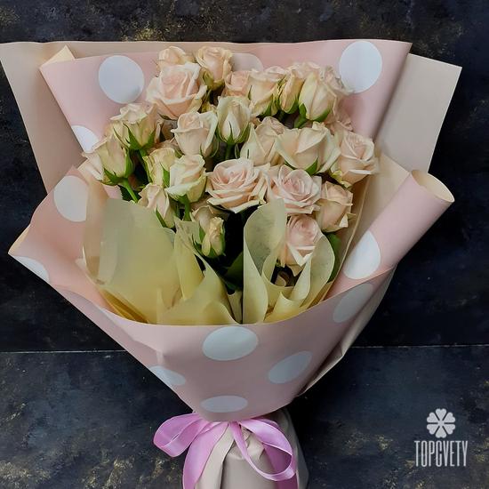 Букет из 7 веток кремовых кустовых роз 