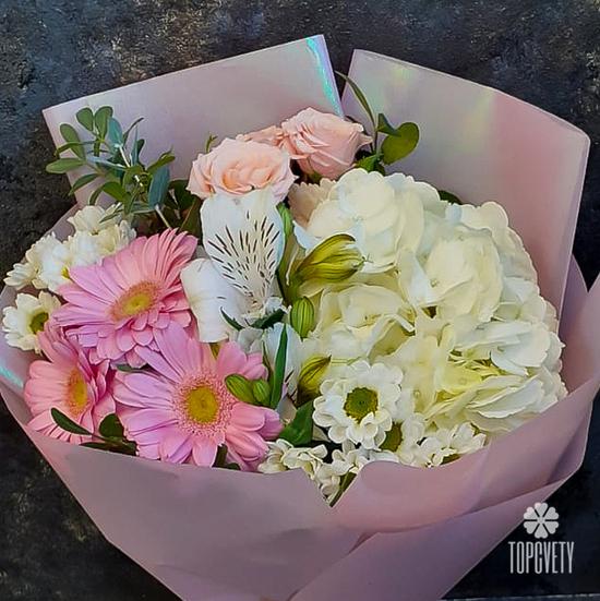 Букет из гортензий, хризантем и гербер 