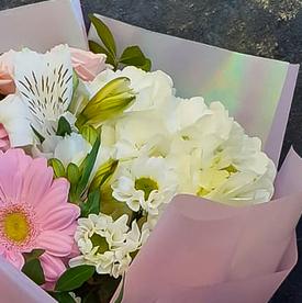 Букет из гортензий, хризантем и гербер 