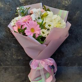 Букет из гортензий, хризантем и гербер 