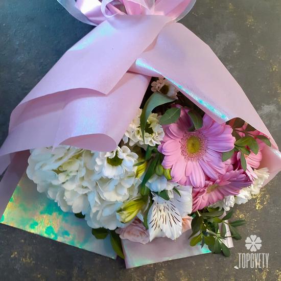 Букет из гортензий, хризантем и гербер 